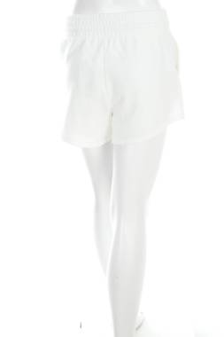 Дамски къс панталон Gap2