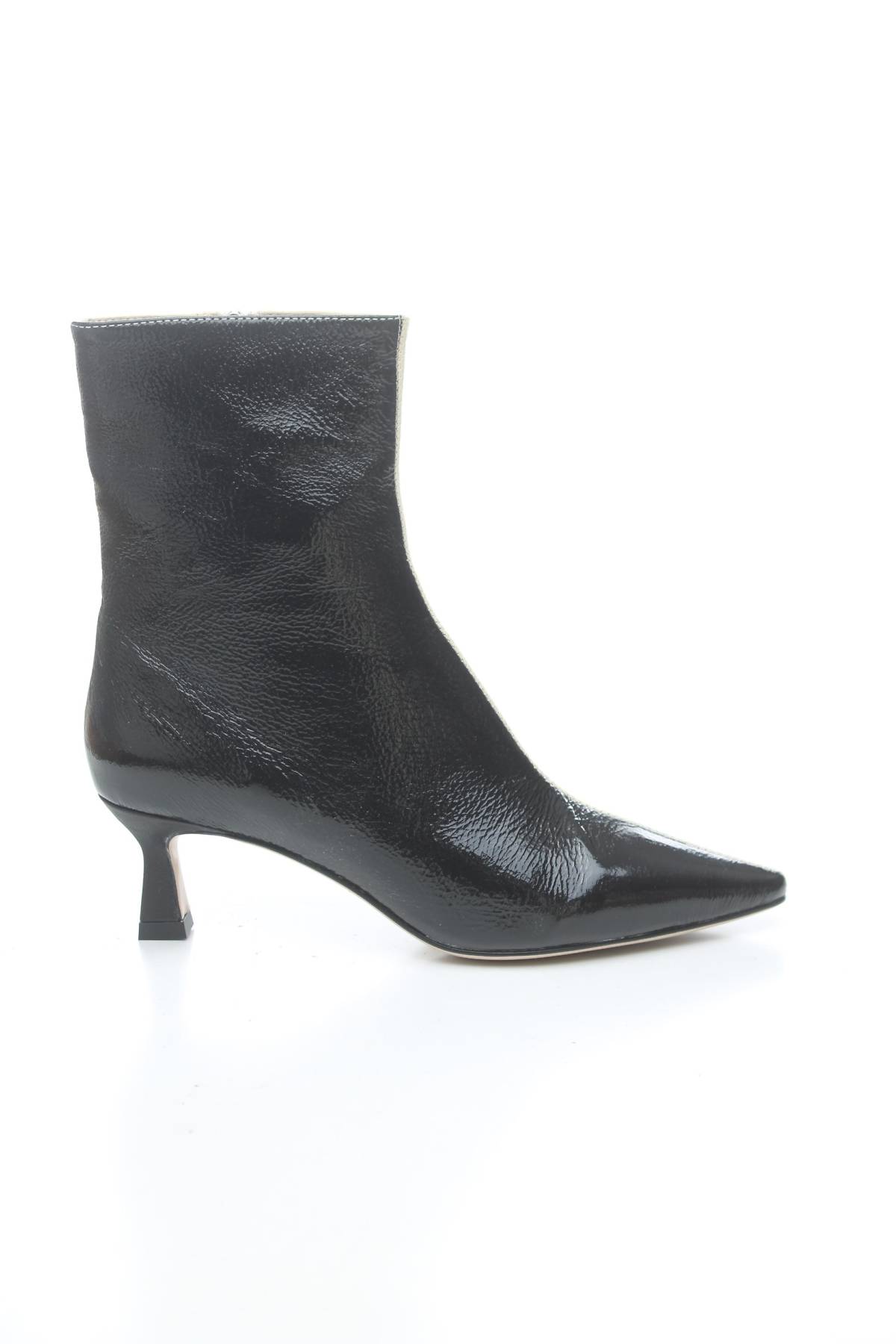 Γυναικεία μποτάκια Lola Cruz1