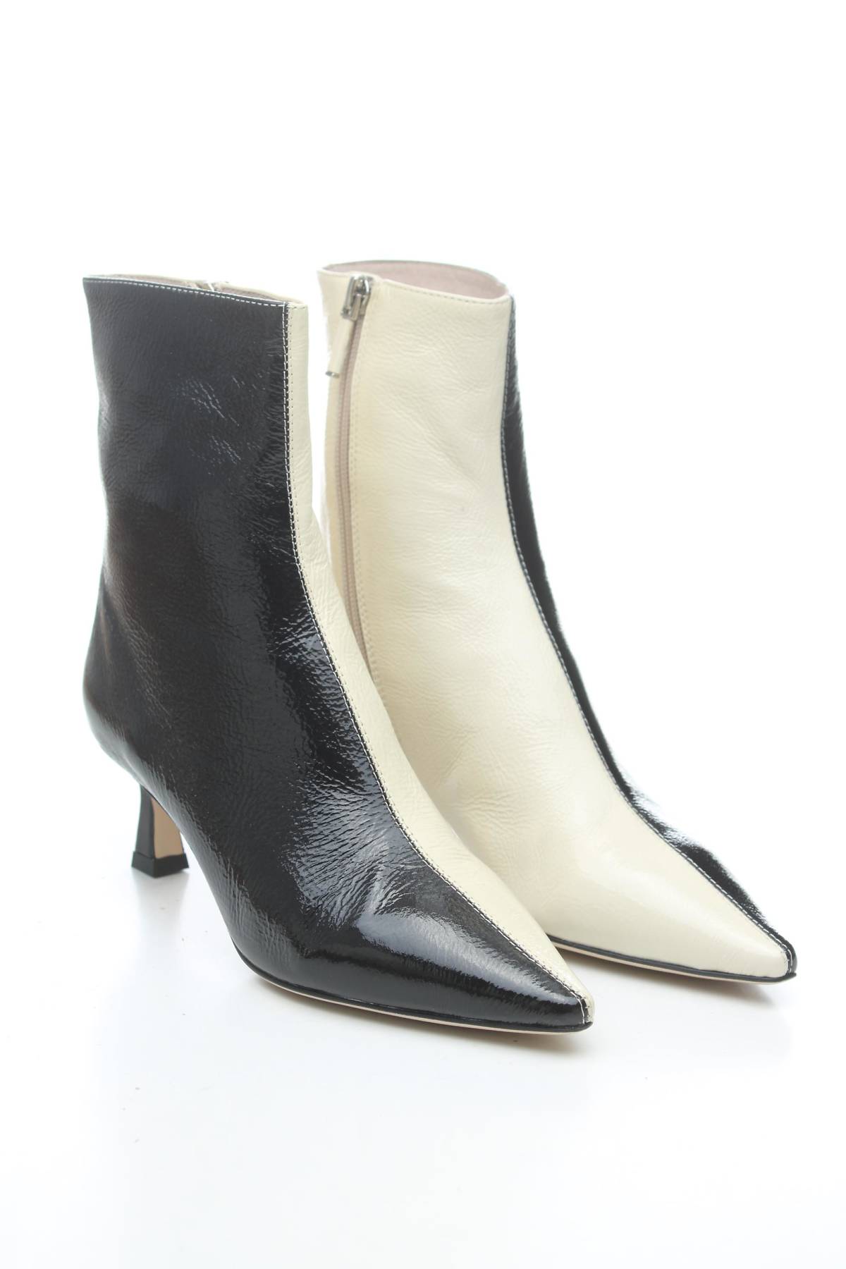 Γυναικεία μποτάκια Lola Cruz3