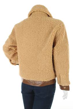 Дамско яке Sandro2