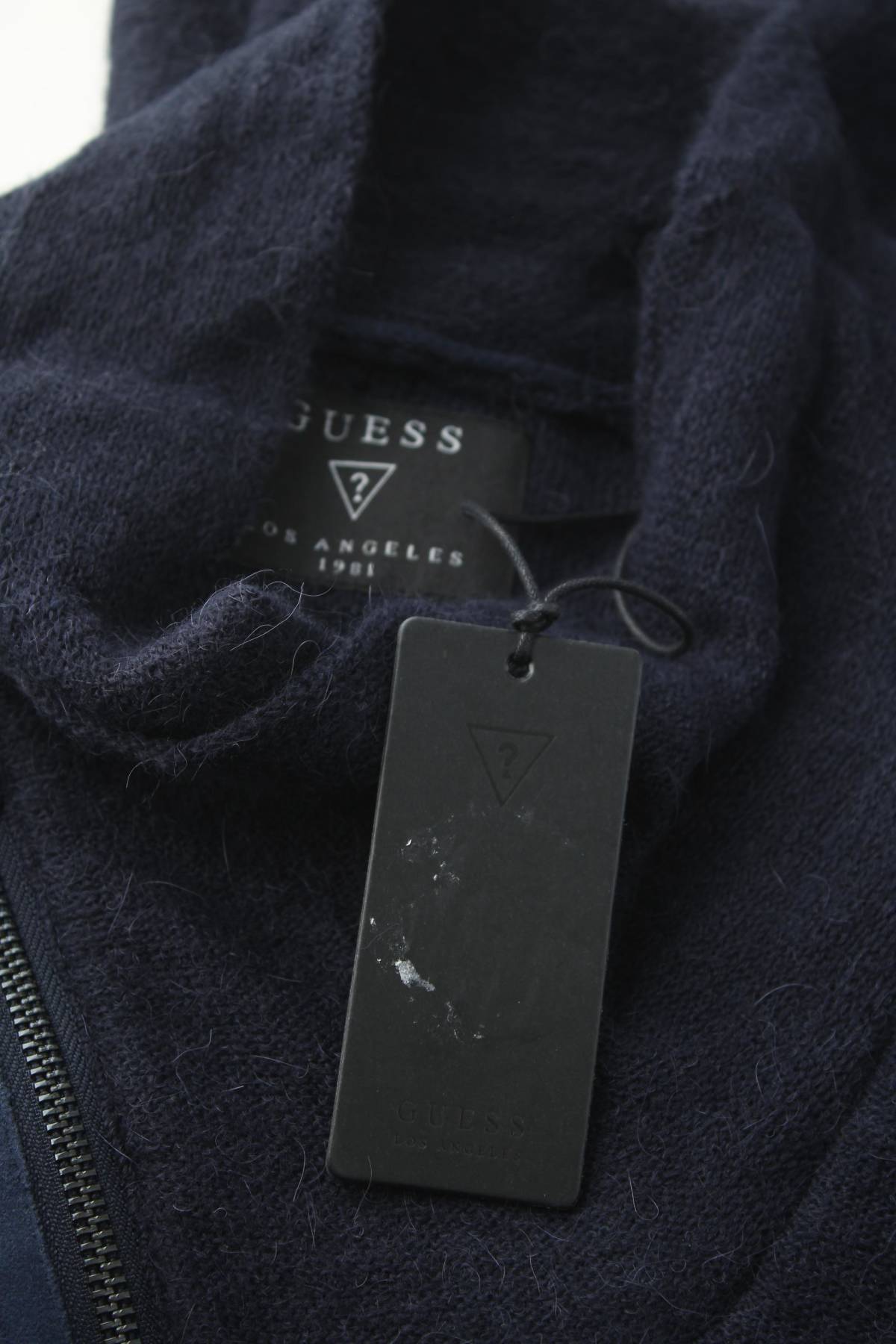 Мъжки пуловер Guess3