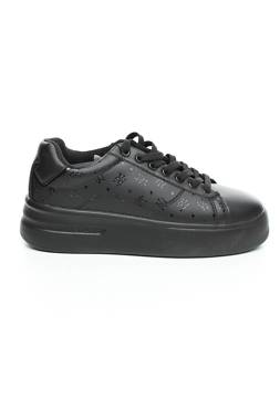 Sneakers Replay1