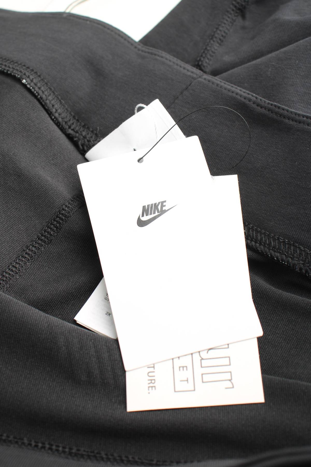 Дамски спортен клин Nike Air3 - Contour.bg Дамски спортен клин Nike Air3