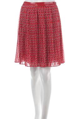 Пола Guess1