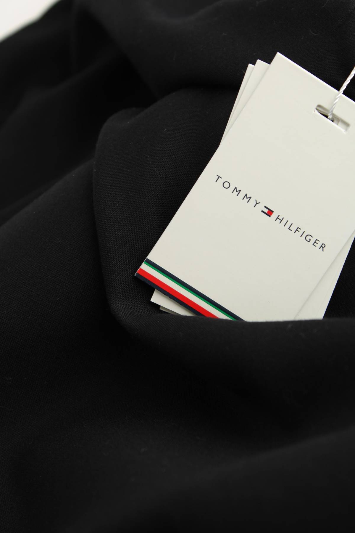 Дамска пижама Tommy Hilfiger3 - Contour.bg Дамска пижама Tommy Hilfiger3