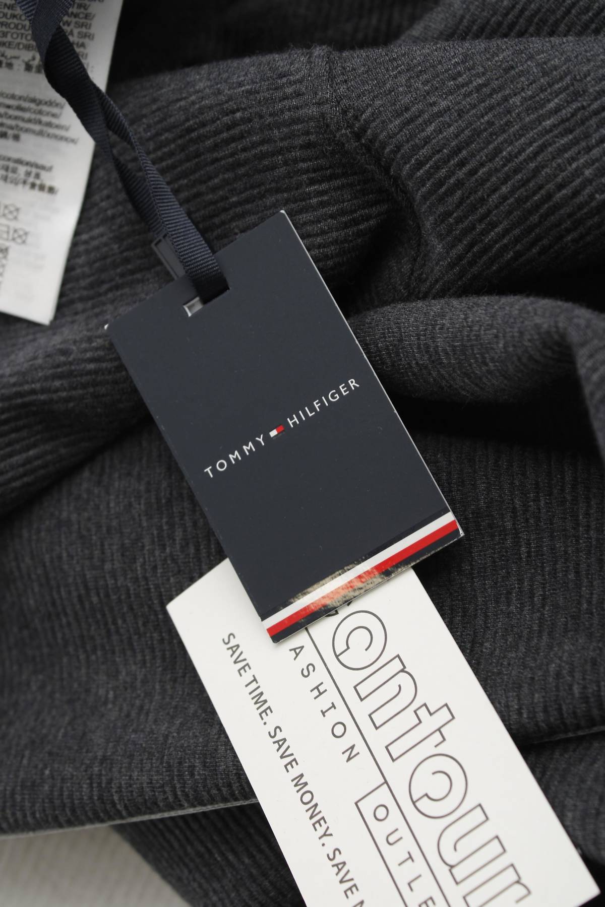 Мъжко спортно долнище Tommy Hilfiger3 - Contour.bg Мъжко спортно долнище Tommy Hilfiger3