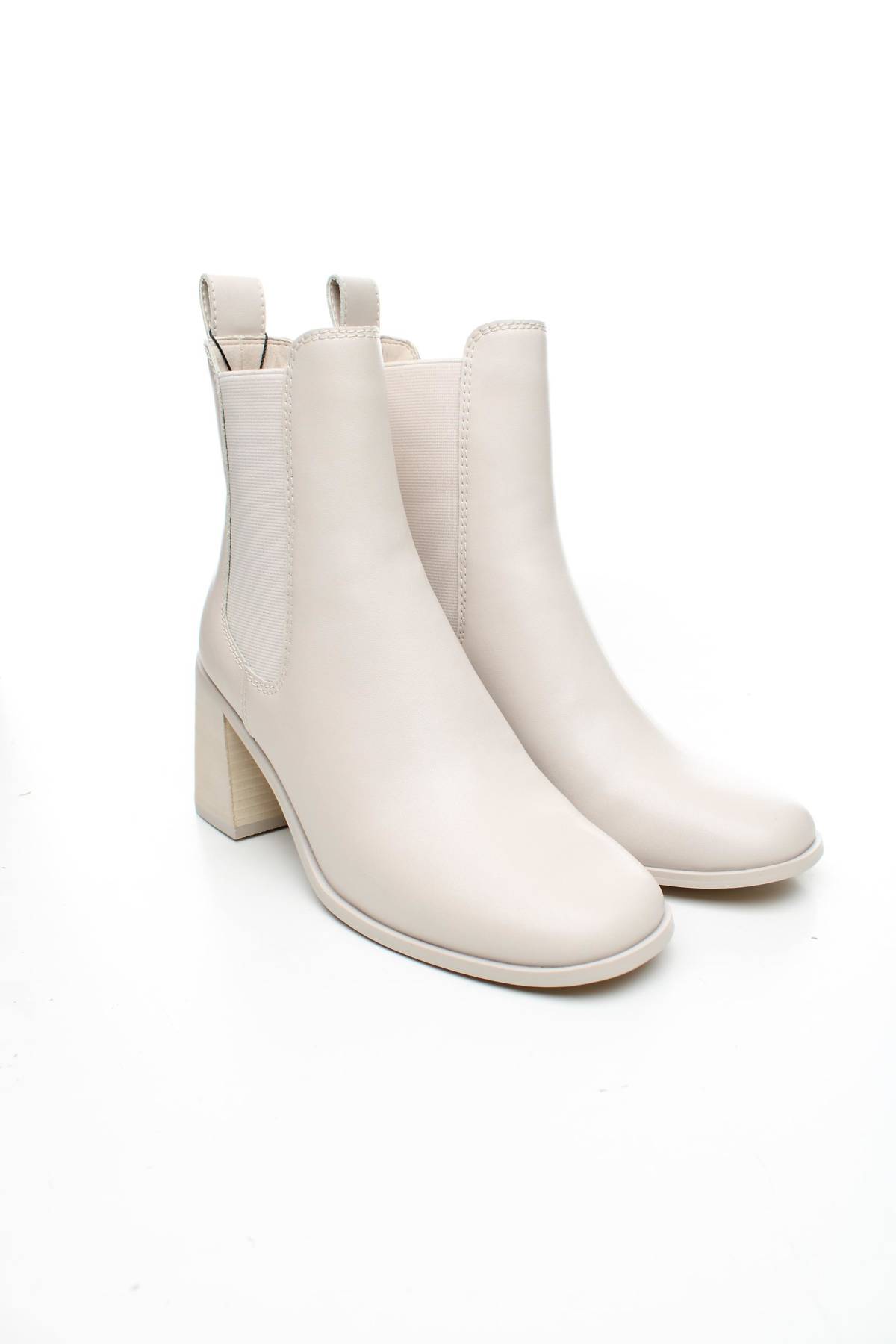 Γυναικεία μποτάκια Steve Madden3