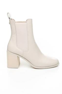 Γυναικεία μποτάκια Steve Madden1