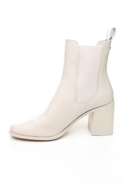 Γυναικεία μποτάκια Steve Madden2
