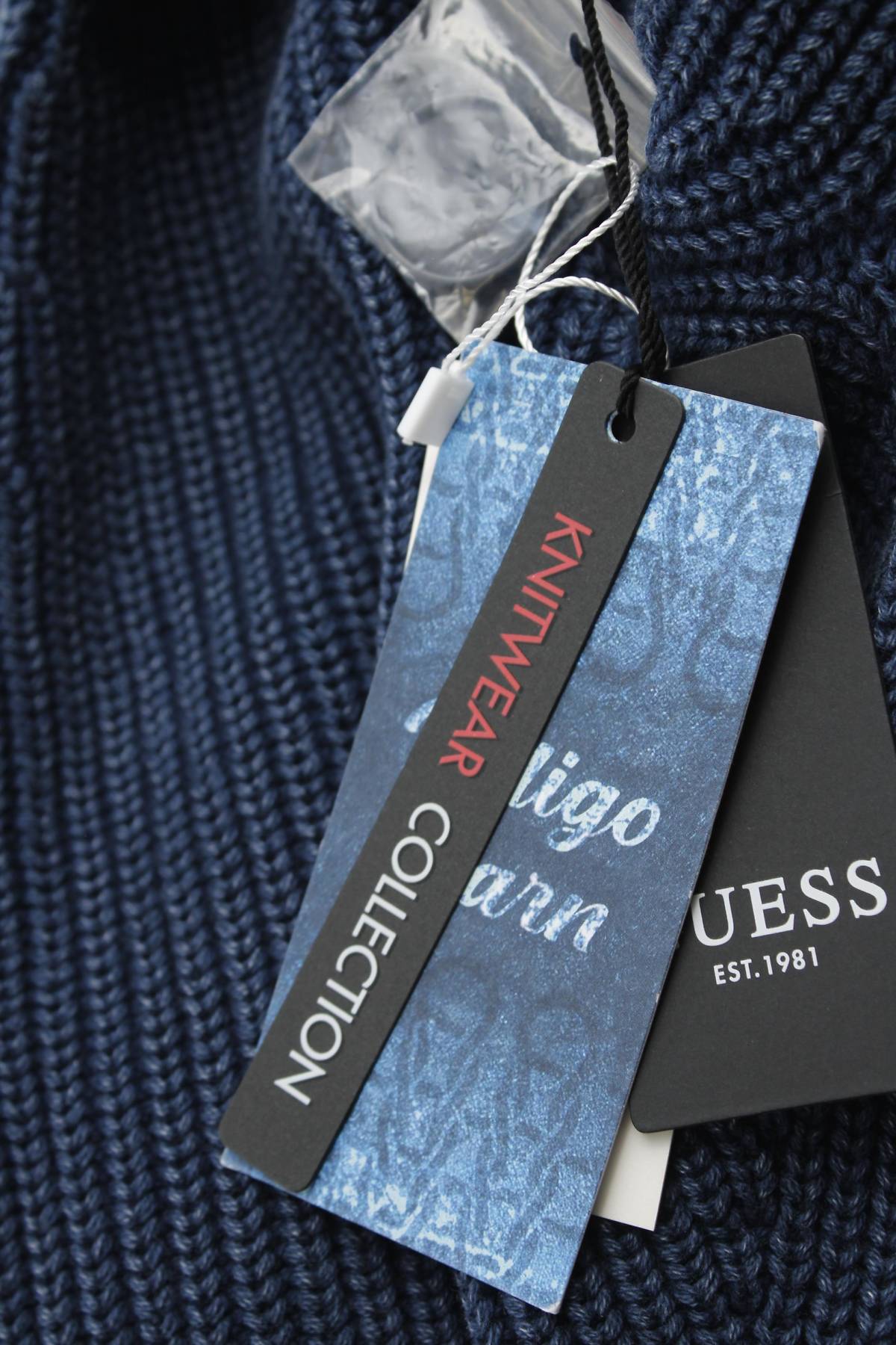 Дамска жилетка Guess3 - Contour.bg Дамска жилетка Guess3