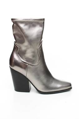 Дамски боти Steve Madden1 - Contour.bg Дамски боти Steve Madden1