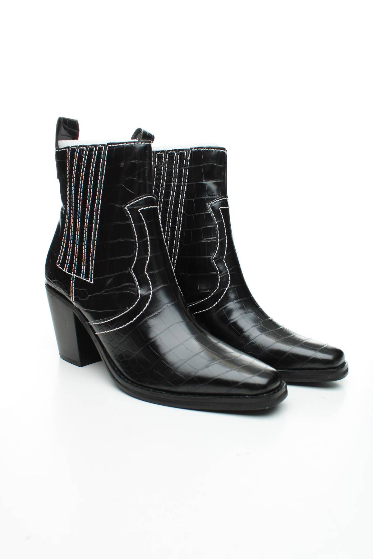 Γυναικεία μποτάκια Steve Madden3