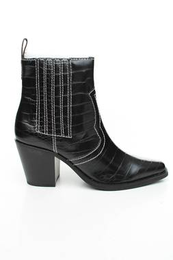 Γυναικεία μποτάκια Steve Madden1