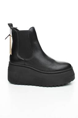 Γυναικεία μποτάκια Steve Madden1