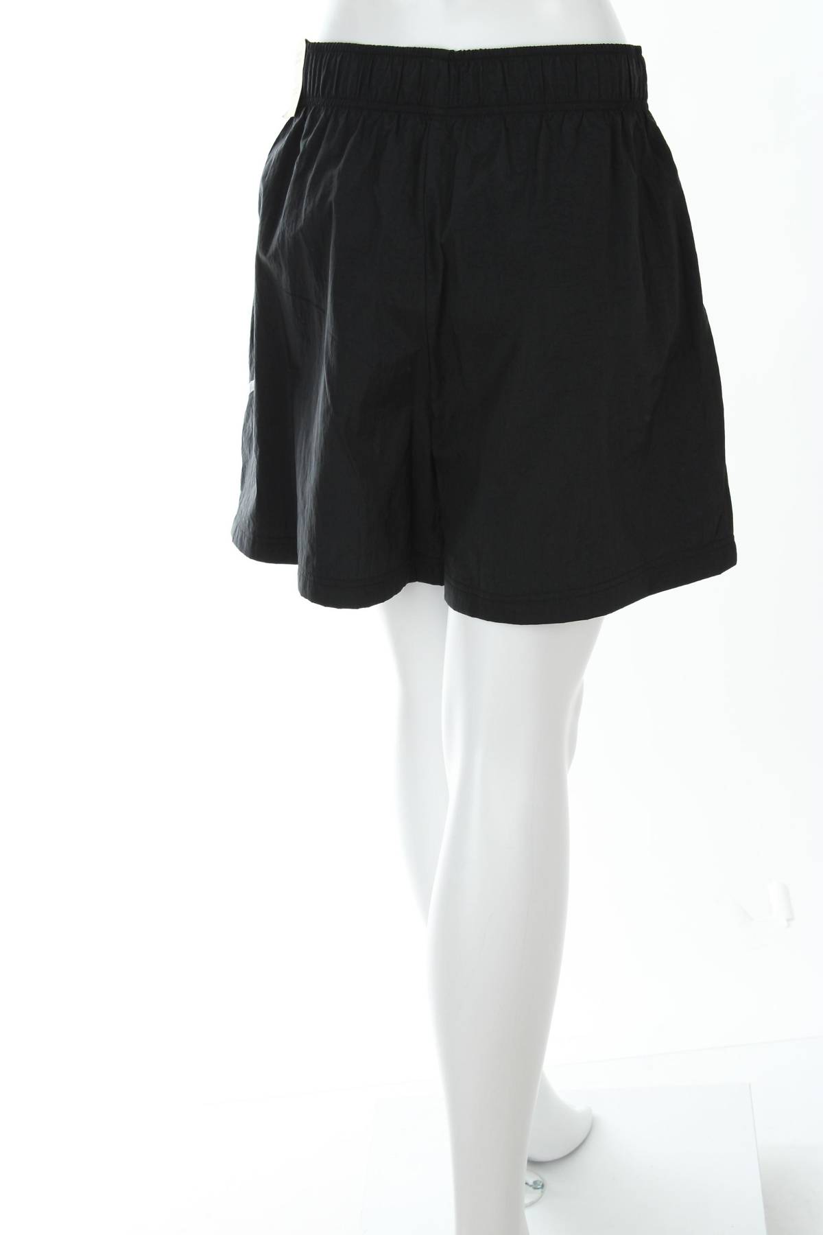 Γυναικεία σορτς Nike2