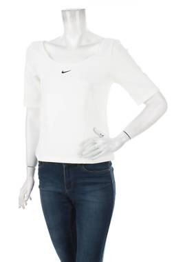 Дамска спортна блуза Nike1