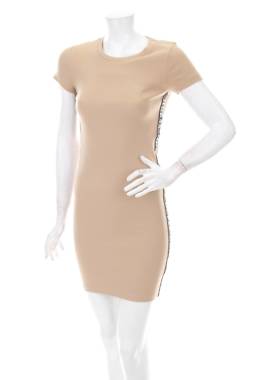 Рокля Guess1