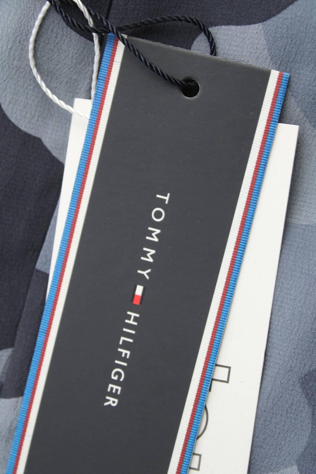 Γυναικεία μπλούζα Tommy Hilfiger3 - Contourshop.gr Γυναικεία μπλούζα Tommy Hilfiger3