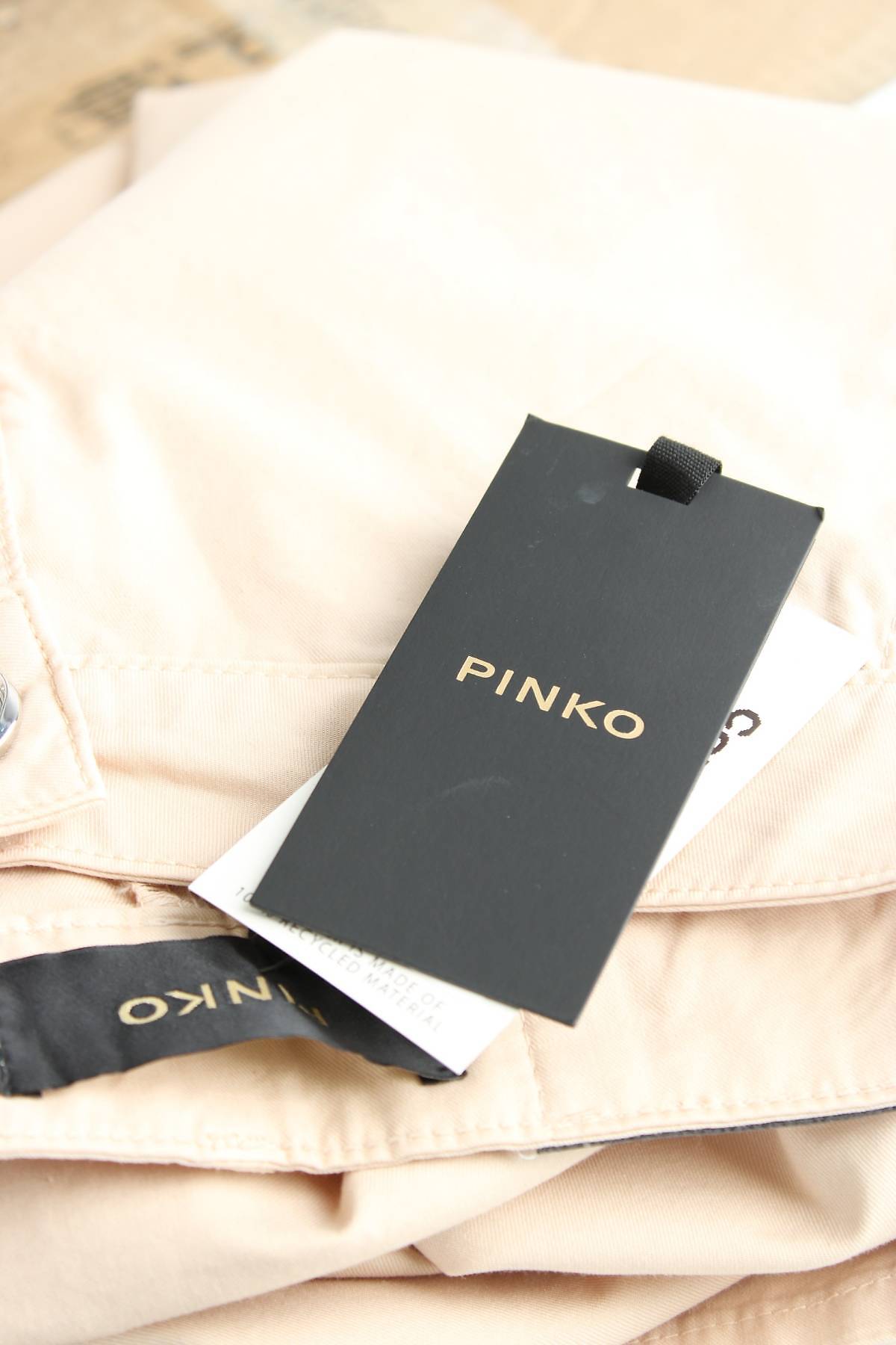 Дамски къс панталон Pinko3