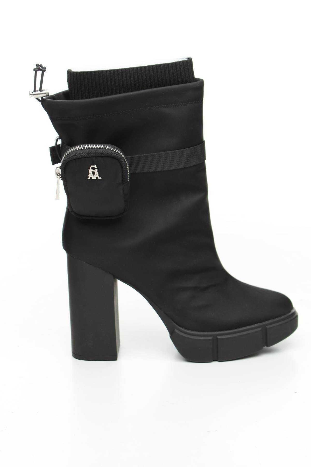 Γυναικεία μποτάκια Steve Madden1