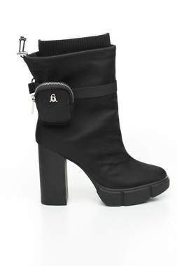 Γυναικεία μποτάκια Steve Madden1