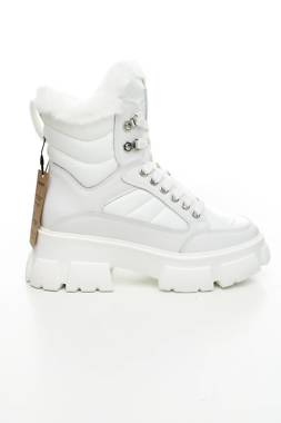 Γυναικεία μποτάκια Steve Madden1