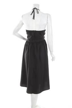 Рокля Boohoo2