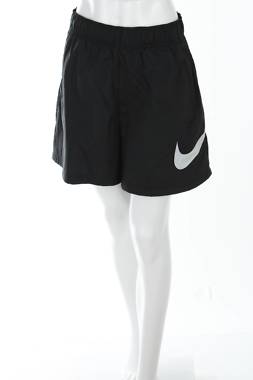 Γυναικεία σορτς Nike1