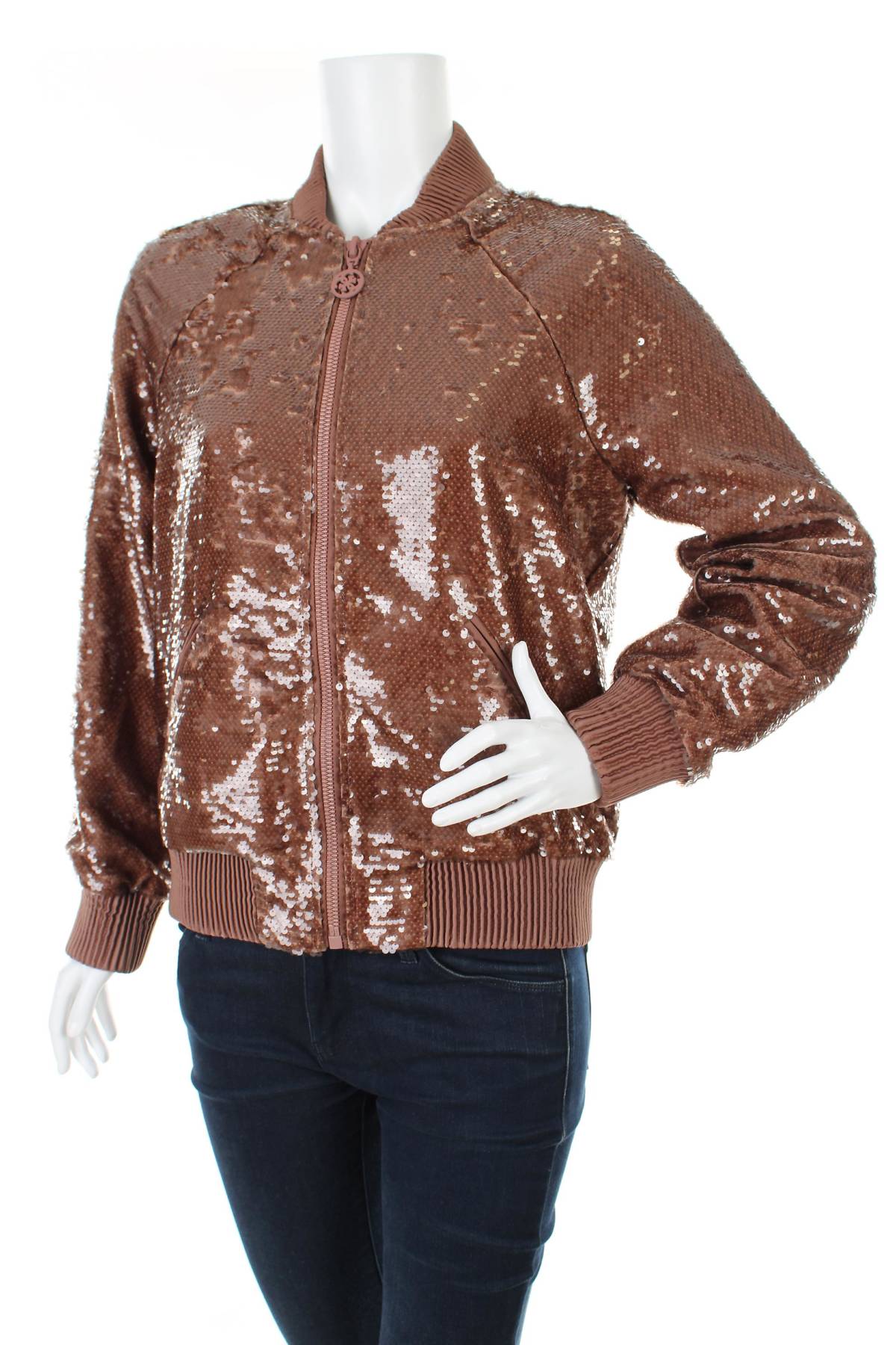 Дамско яке Guess1