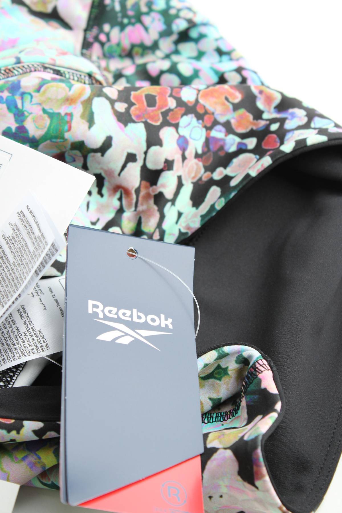 Дамски спортен клин Reebok3