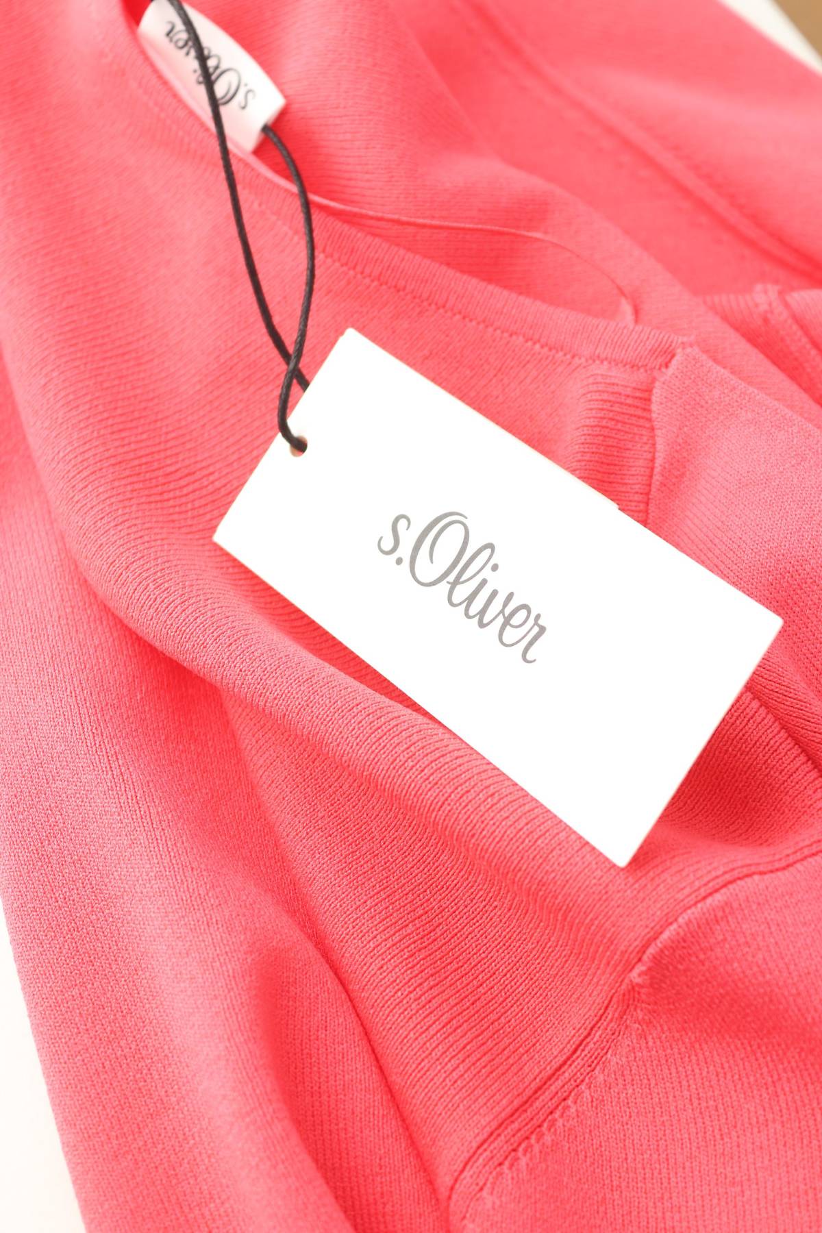 Дамска жилетка S.Oliver3 - Contour.bg Дамска жилетка S.Oliver3