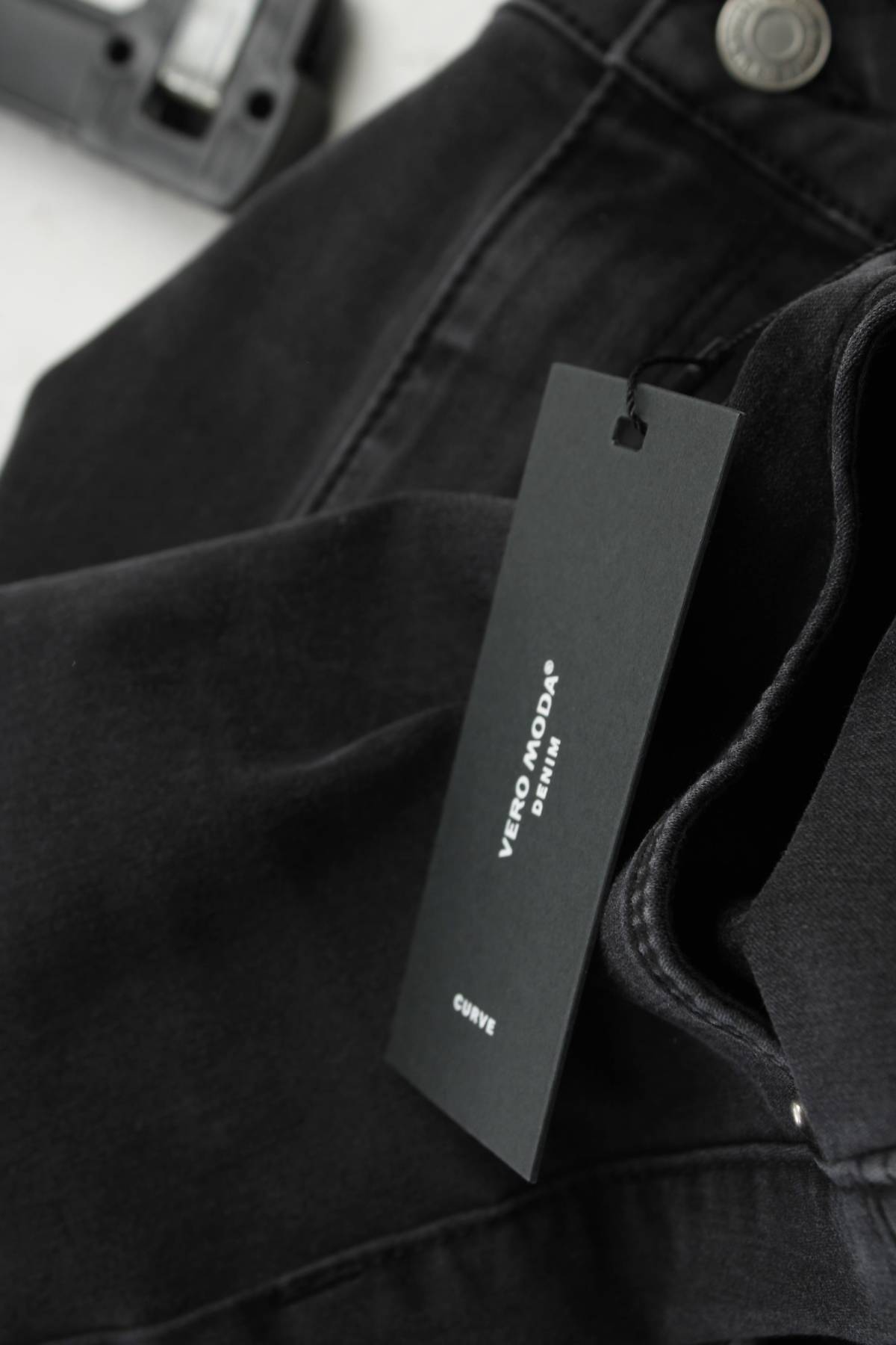 Γυναικεία τζιν Vero Moda3 - Contourshop.gr Γυναικεία τζιν Vero Moda3