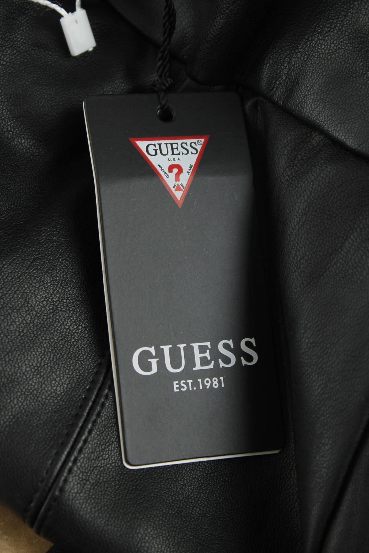 Γυναικείο δερμάτινο παντελόνι Guess3
