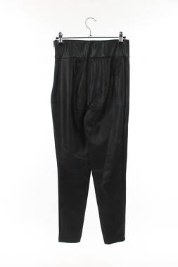 Γυναικείο δερμάτινο παντελόνι Guess2