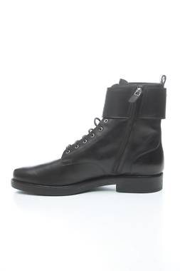 Γυναικεία μποτάκια Tod's2