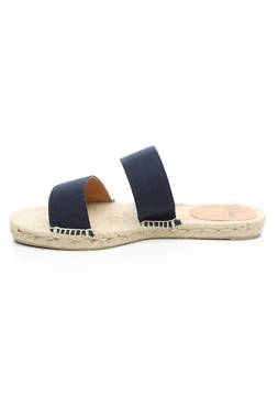 Чехли Castaner2