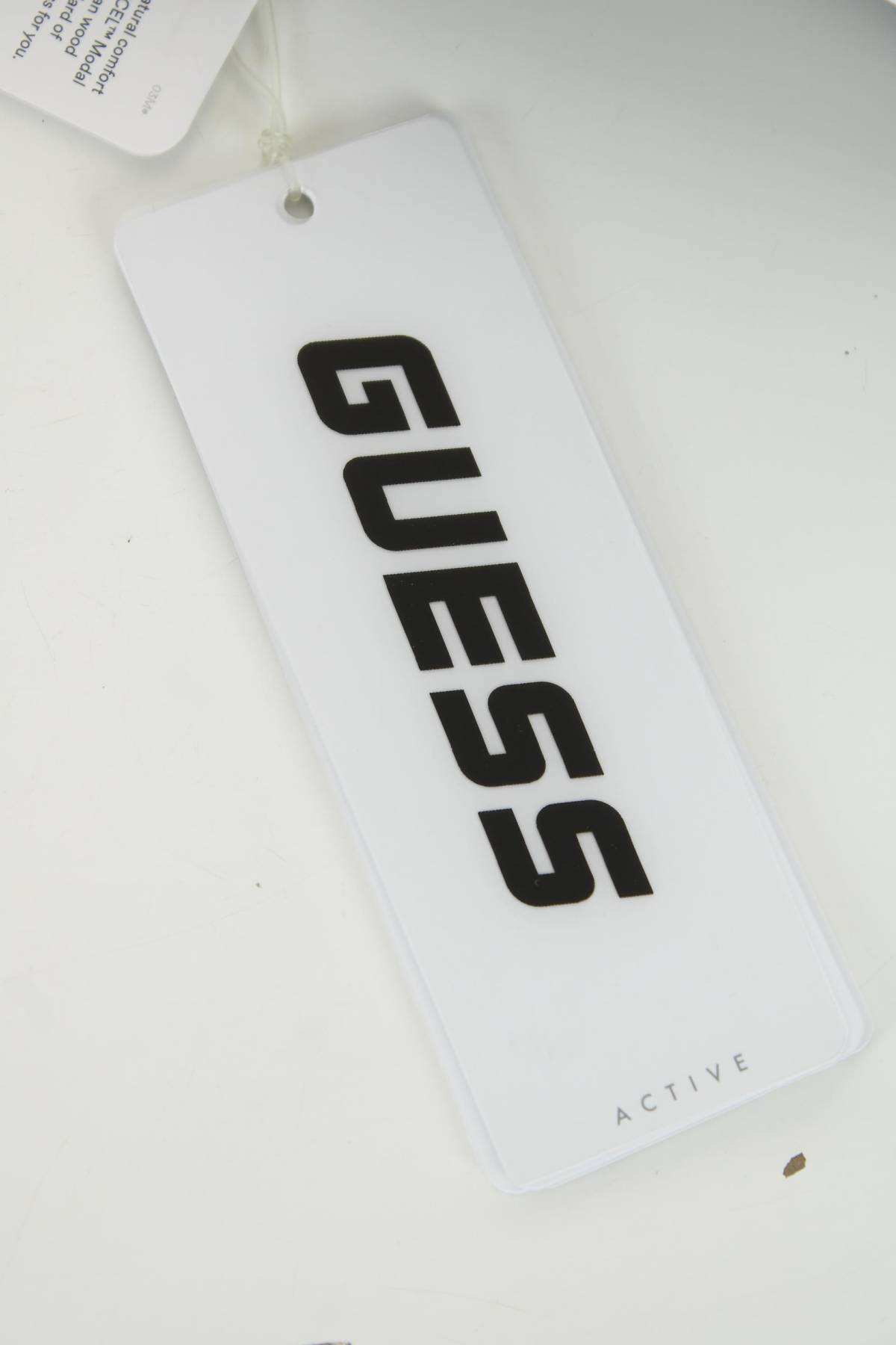 Αθλητικό σουτιέν Guess3