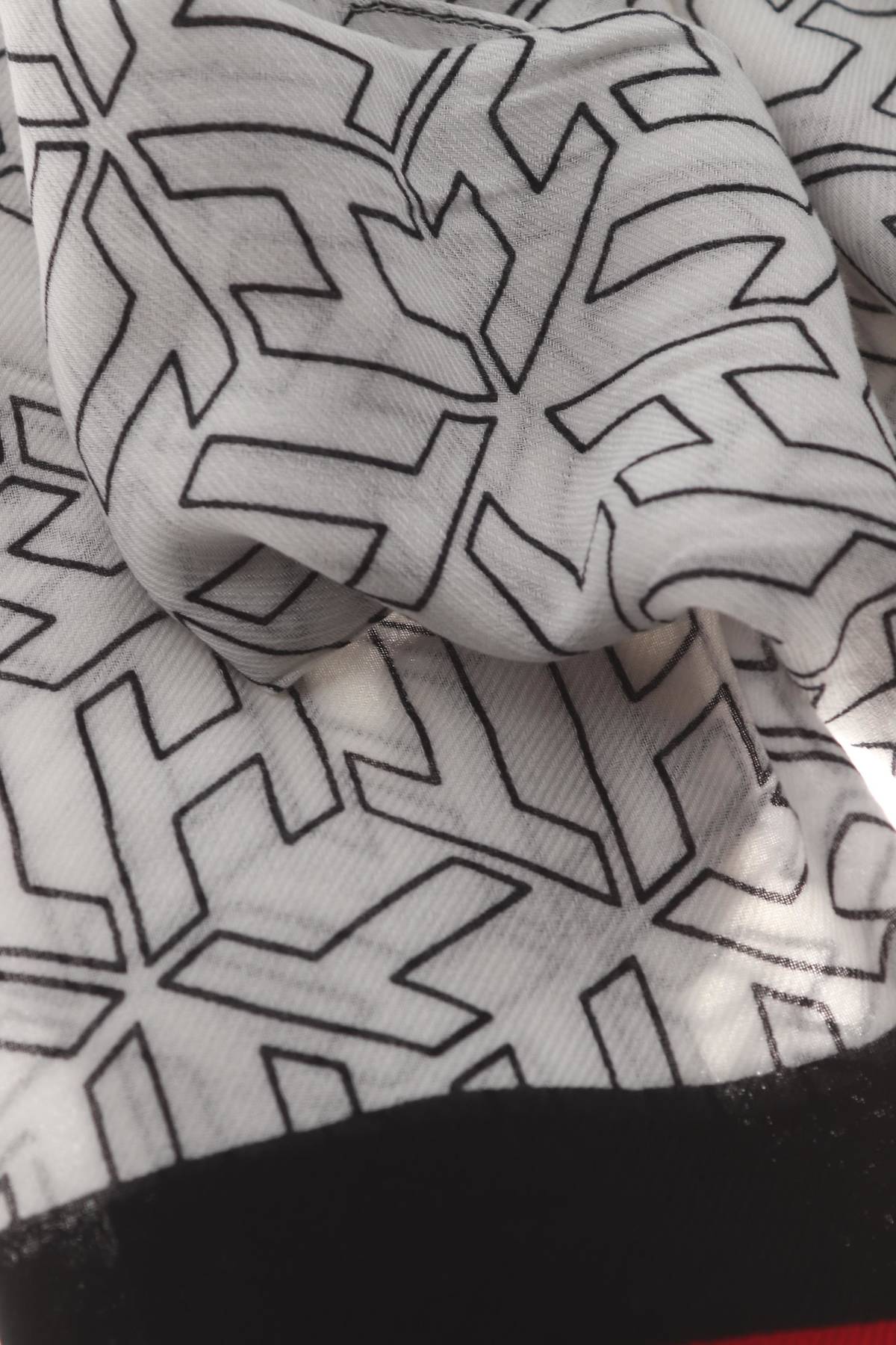 Шал Tommy Hilfiger2