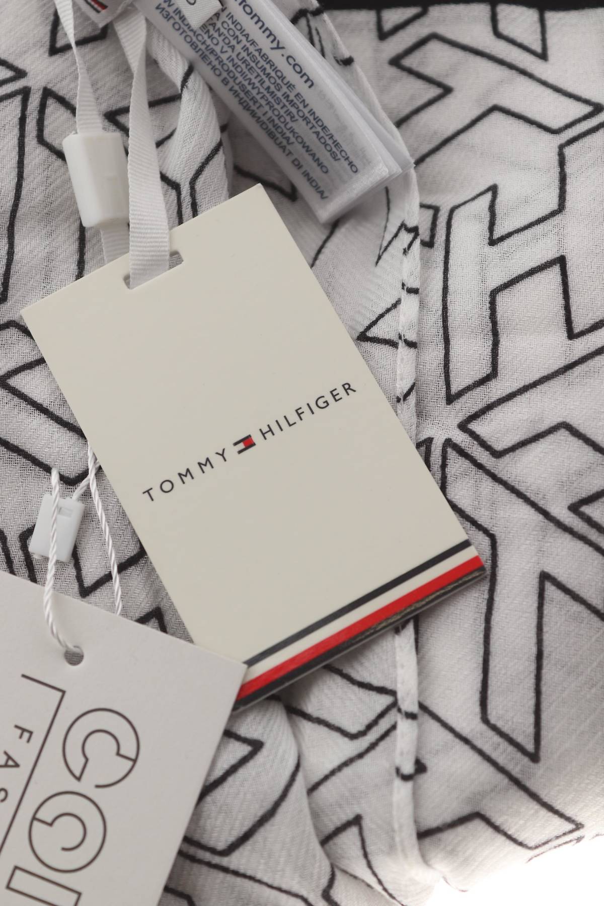 Шал Tommy Hilfiger3