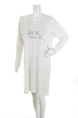 Дамска нощница Triumph1