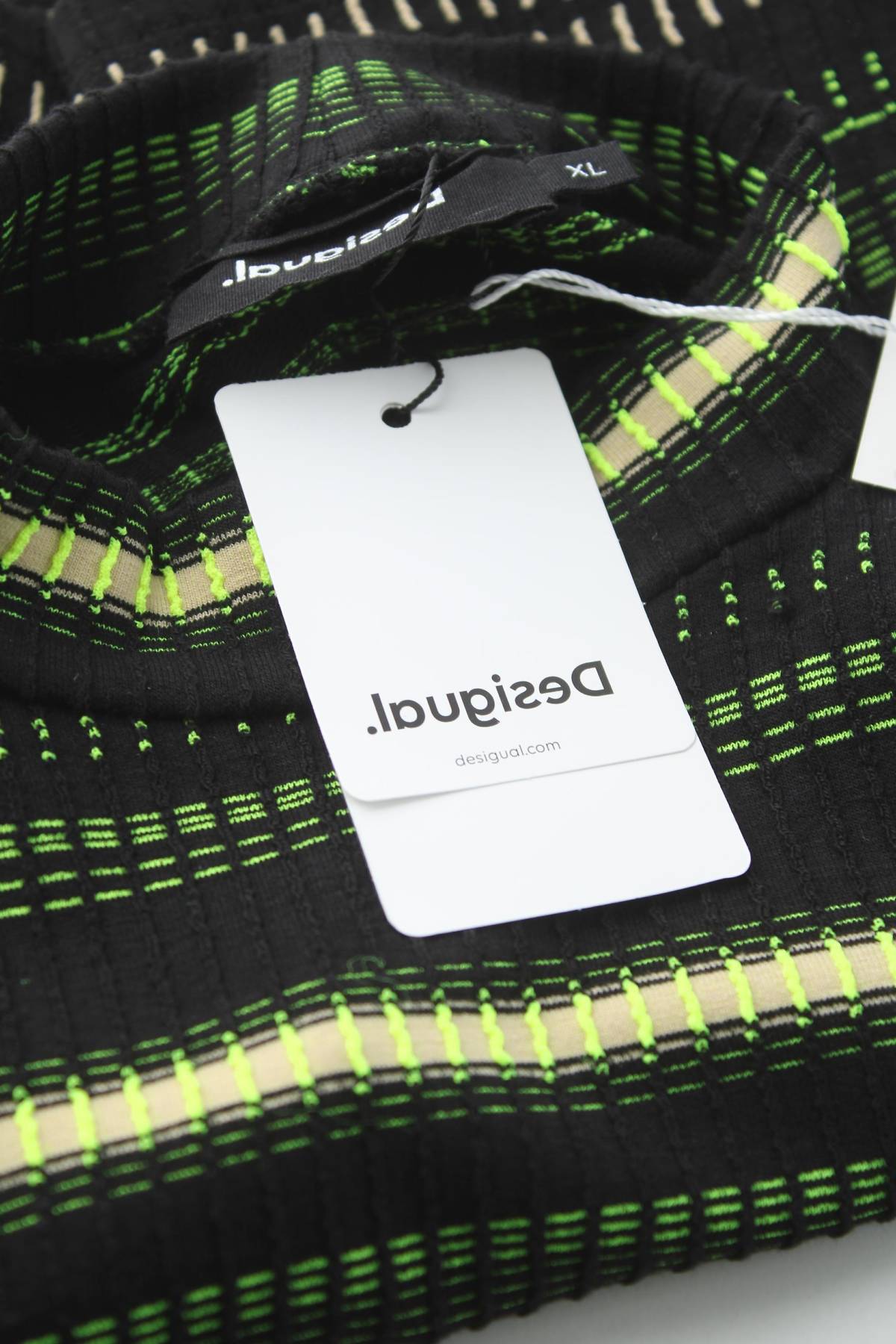 Γυναικείο αμάνικο Desigual3