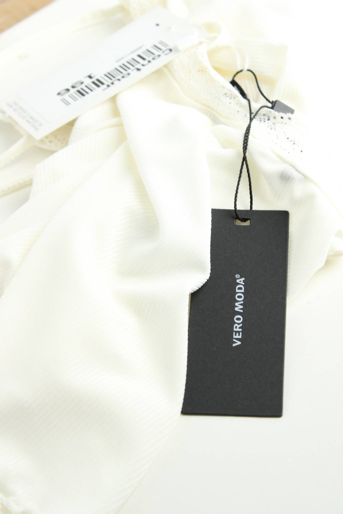 Γυναικείο αμάνικο Vero Moda3
