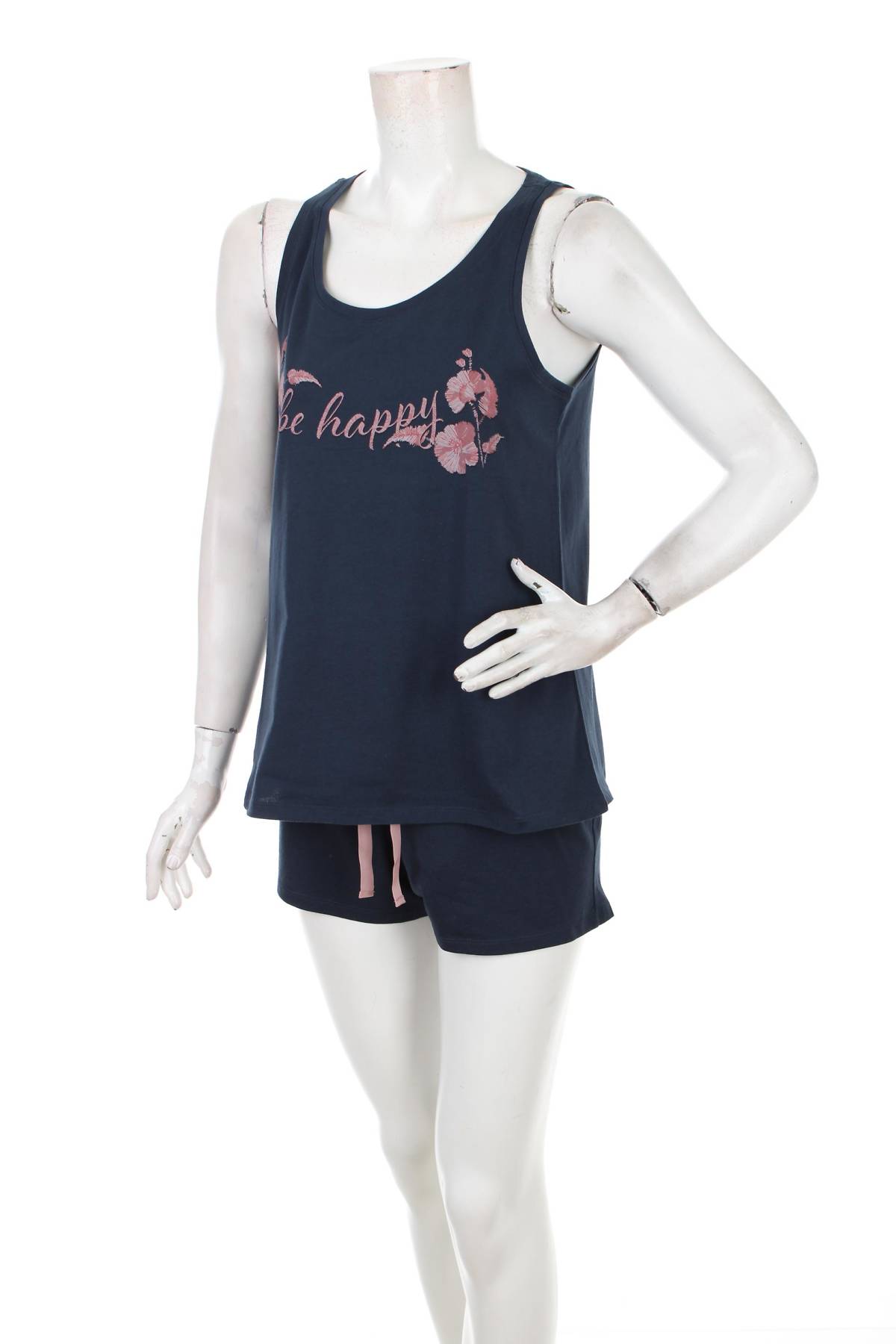 Домашно облекло Triumph1 - Contour.bg Домашно облекло Triumph1