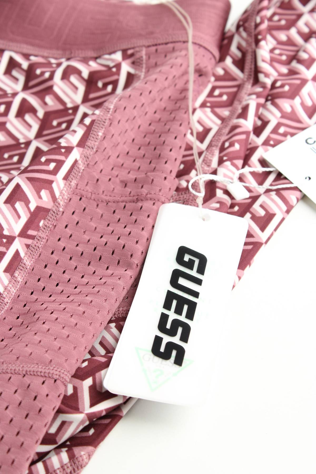 Дамски спортен клин Guess3
