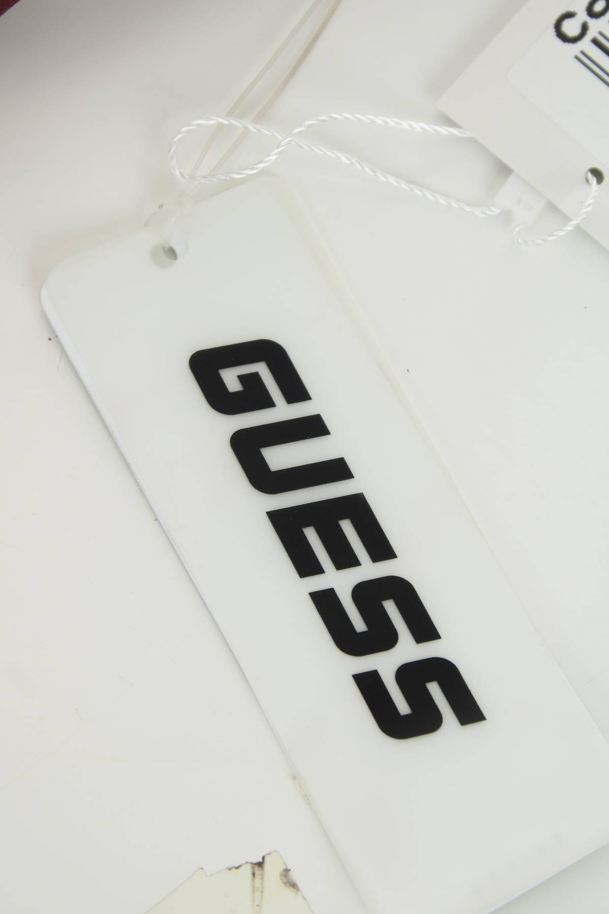 Дамски спортен потник Guess3