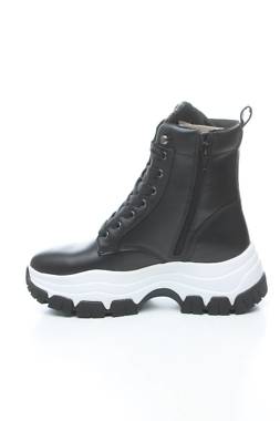 Дамски боти Guess2