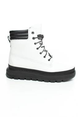 Γυναικεία μποτάκια Timberland1