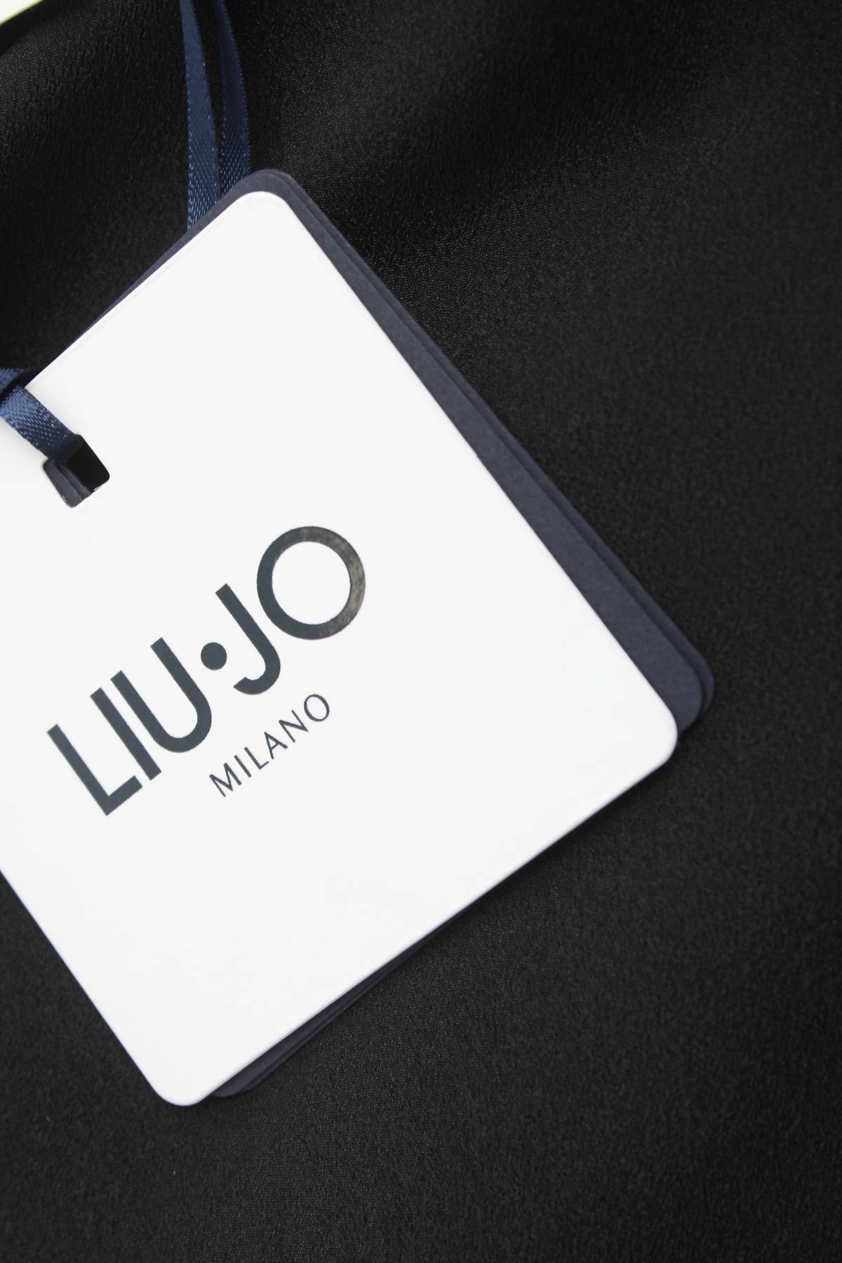 Γυναικείο αμάνικο Liu Jo3 - Contourshop.gr Γυναικείο αμάνικο Liu Jo3