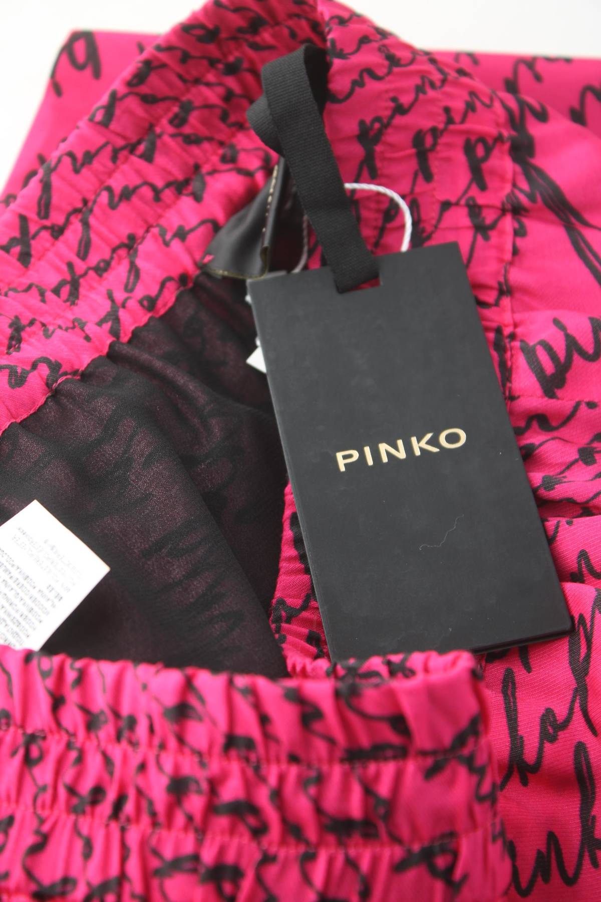 Дамски къс панталон Pinko3