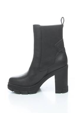Дамски боти Guess2 - Contour.bg Дамски боти Guess2